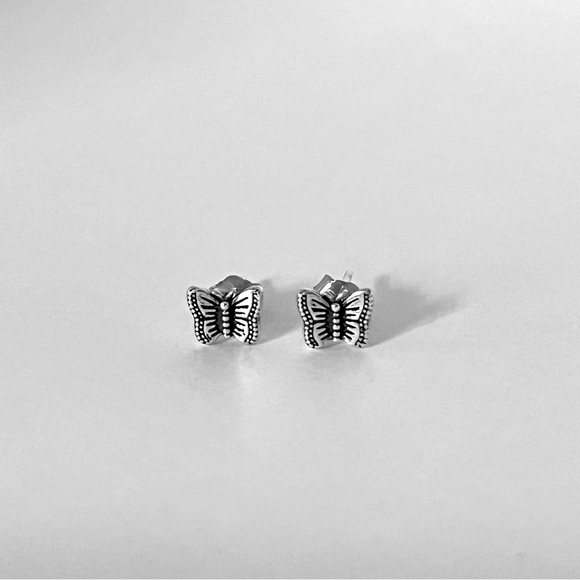 Sterling silver tiny butterfly stud earrings, butterfly earrings, butterfly stud - Picture 3 of 9